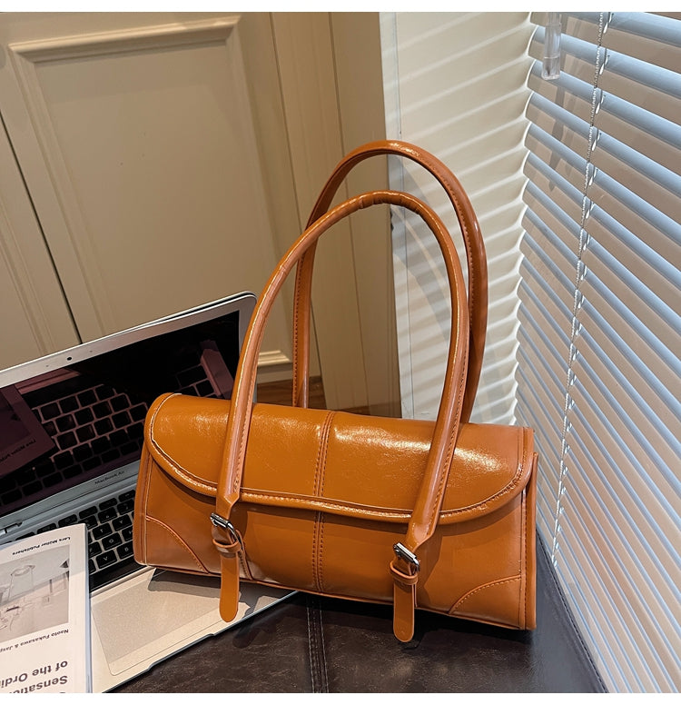 VELORA Chic French-style vintage underarm bag—stylish, versatile, and elegant.