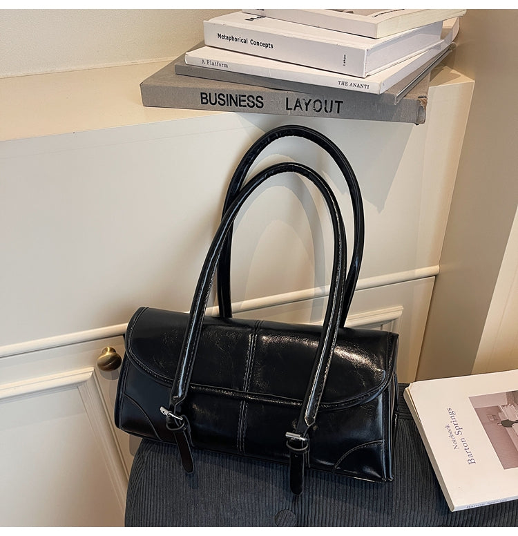 VELORA Chic French-style vintage underarm bag—stylish, versatile, and elegant.
